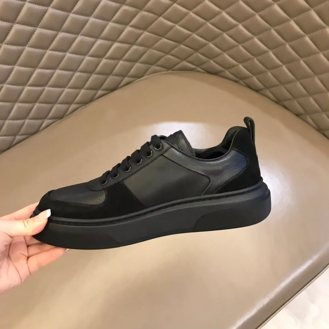 p420 "Salvatore Ferraga**" men's low-cut fashion sneakers. This casual shoe has a novel structure and is made of soft calfskin. The contrasting color elements on the upper highlight the bold and avant-garde atmosphere. The first-layer cowhide lining is high-end and comfortable. Energetic and fresh, these shoes can be worn with casual looks or add a touch of street style to elegant trousers.  Size: 38-44